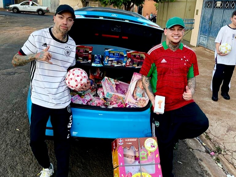 Dantes e Lázaro Sonic Fazem Boa Ação em Comunidade e Deixam Mensagem 1