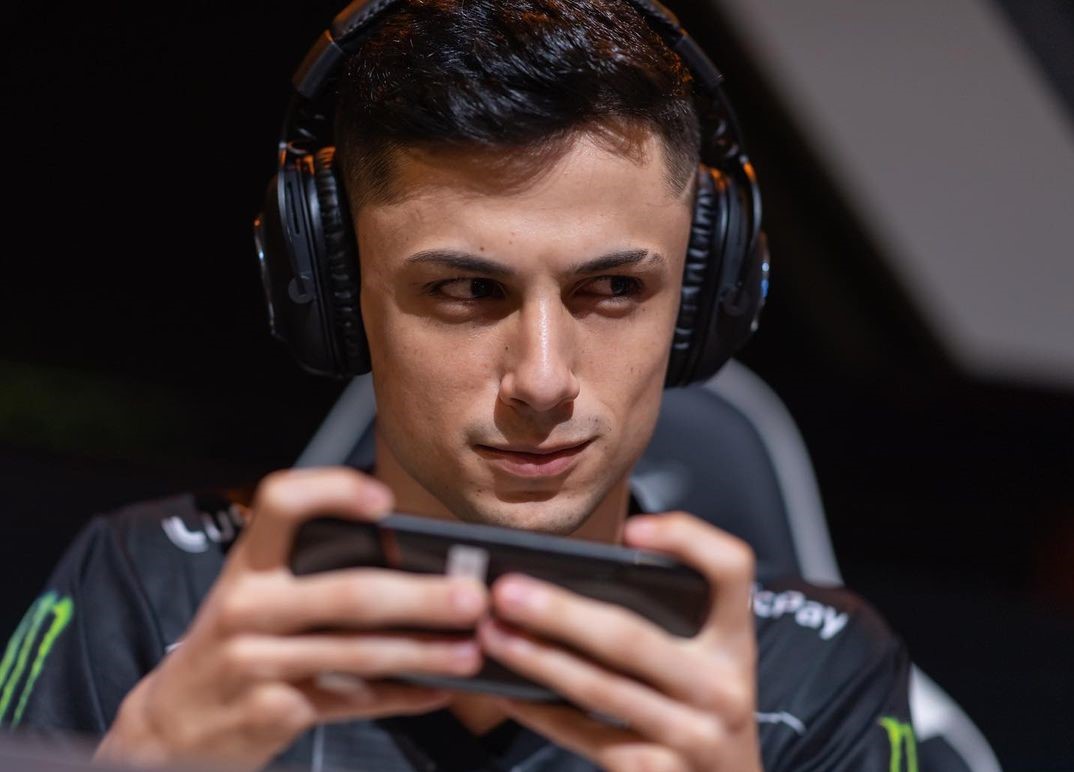 Vazily Explicou a Situação Envolvendo Uso de Hack