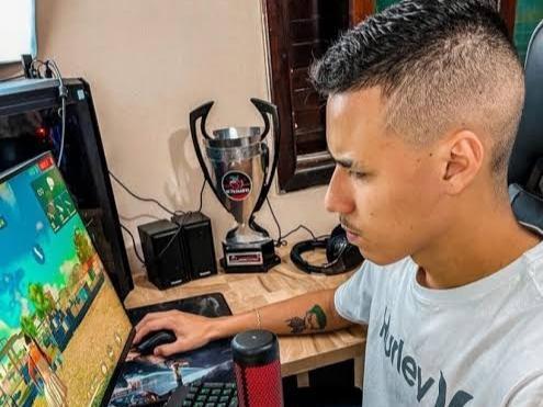 COREANO SOFRE ASSALTO AO VIVO