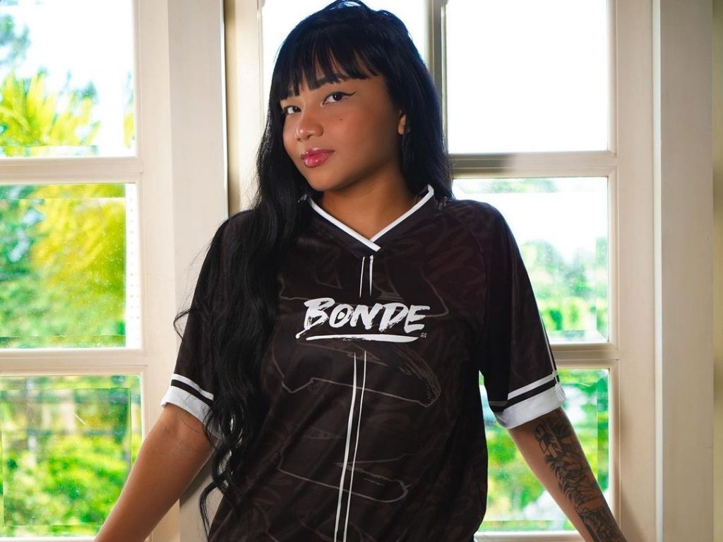 MONY BONDE NOVA INFLUENCIADORA