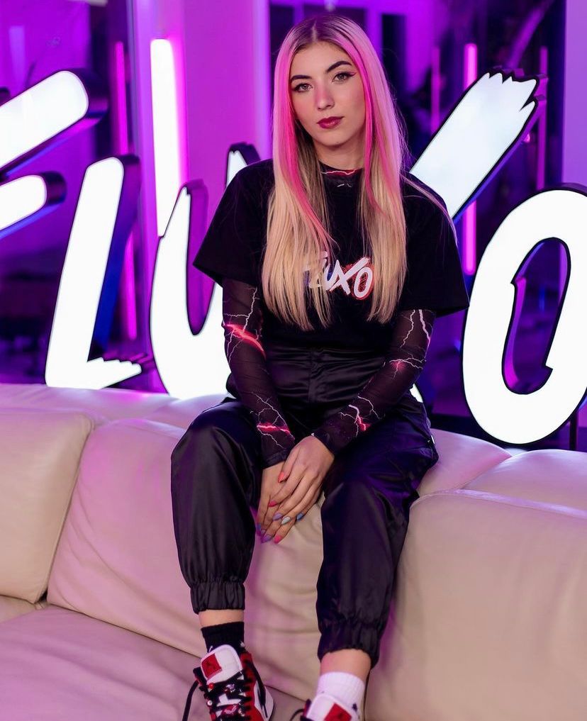 Influenciadora do Fluxo, Ale Maze, Bate Carro em Viagem 1