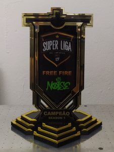 Liga GSC Comunica que só Voltará a Organizar Campeonatos Após Entrega de Troféus e Premiações 1 Troféu entregue a NOISE pelo título do split 1 da Super Liga GSC