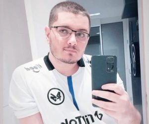 Zaraki com a camisa dos Crias em sua passagem pelo Fluxo