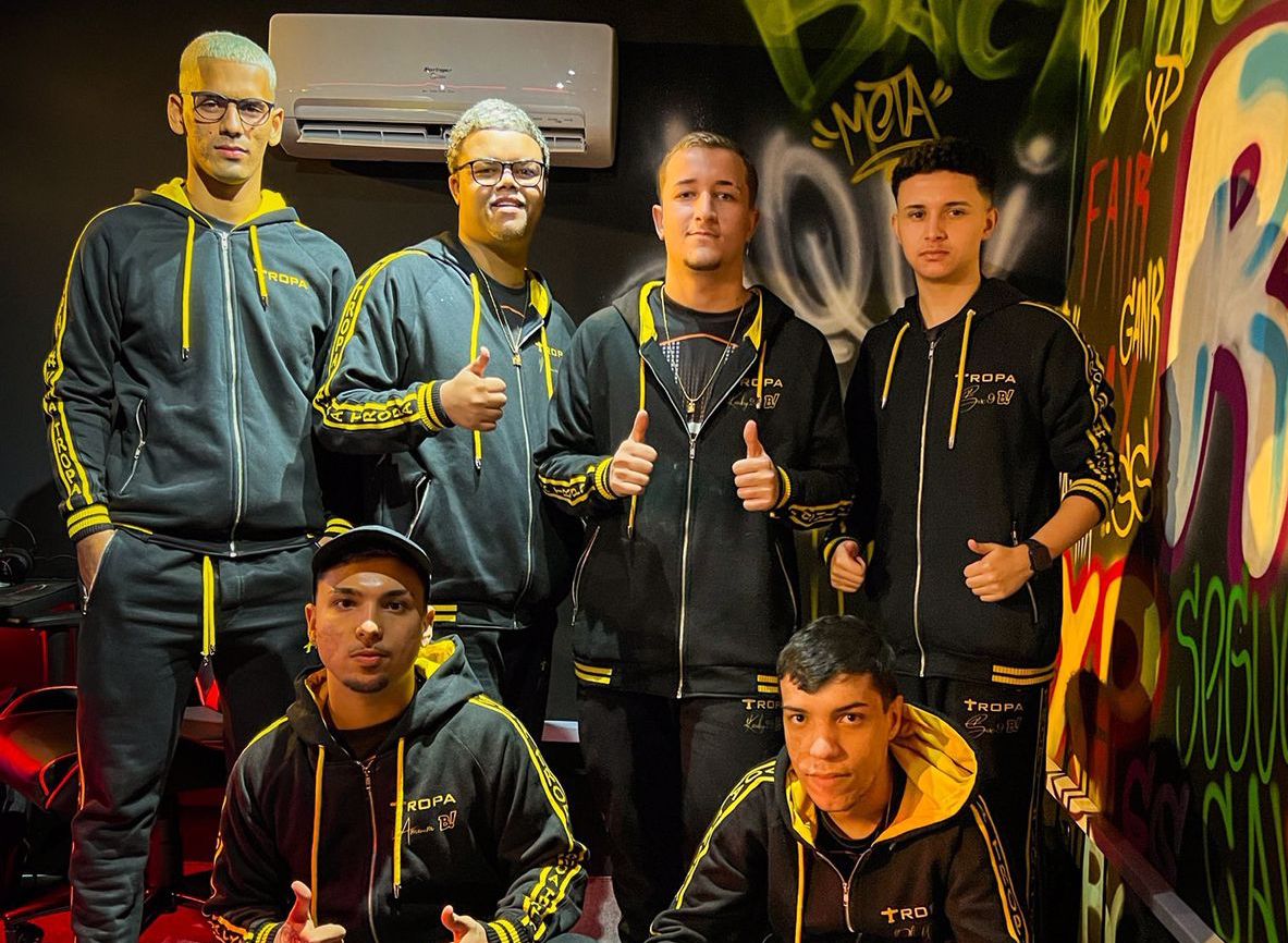 Tropa Oficializa a Saída de Todo o Elenco do Time Emulador 3