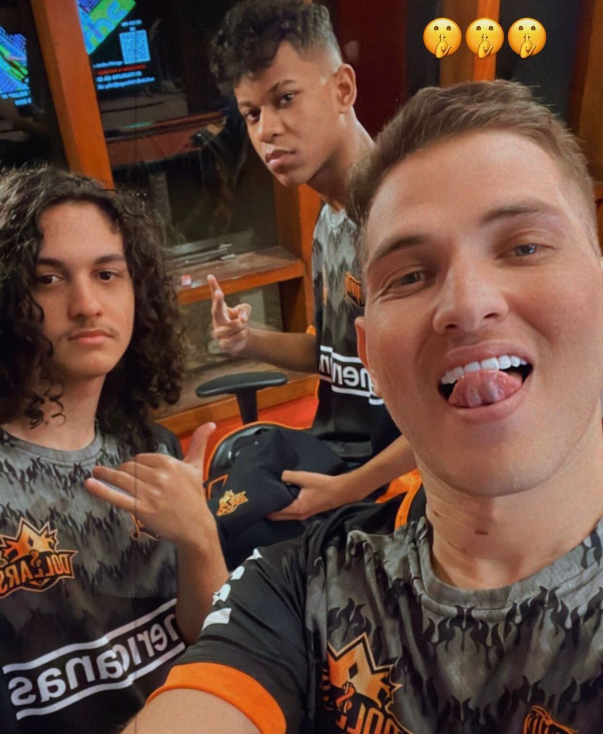 Jogadores vazam nova camisa da Dollars 3
