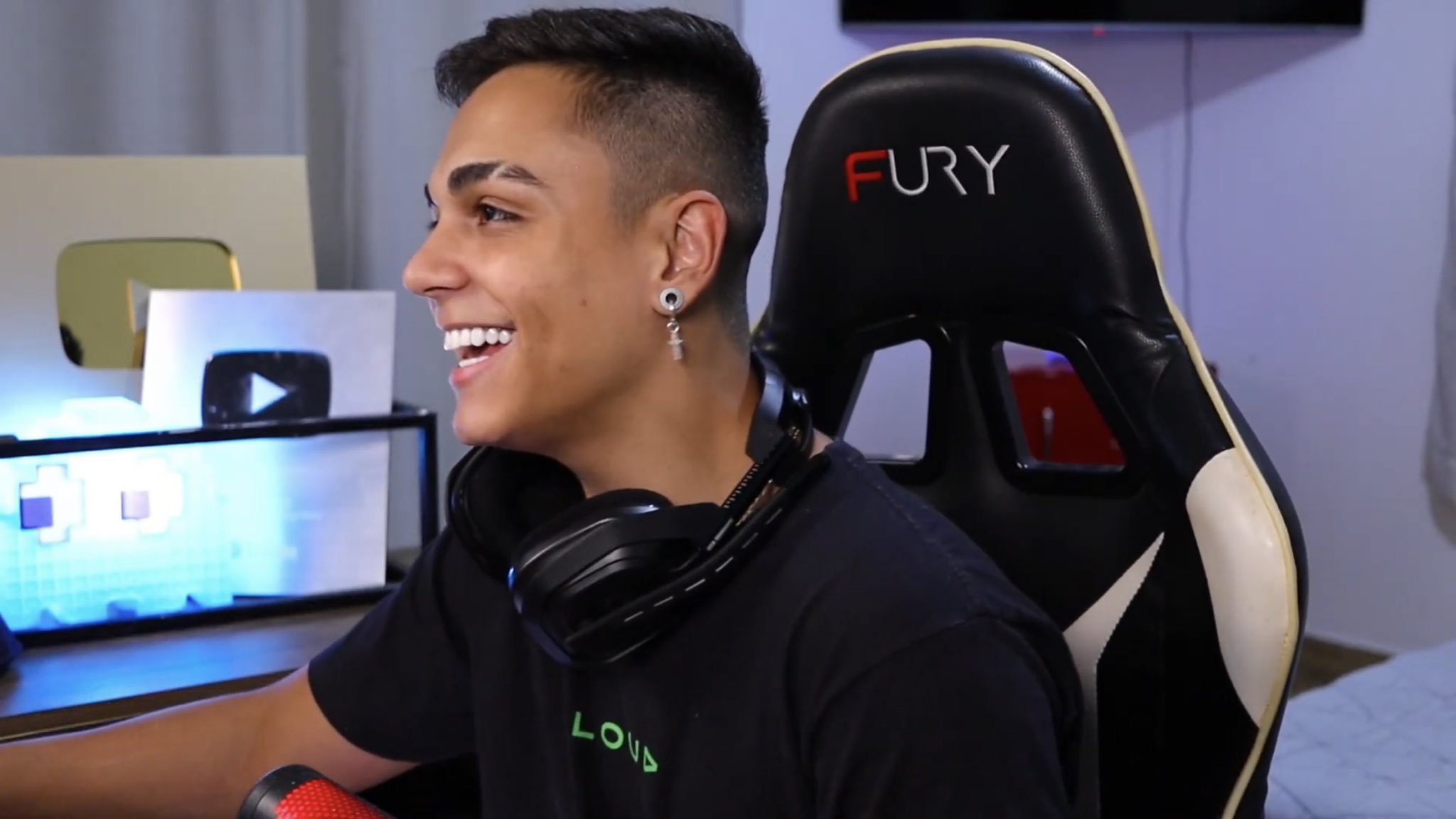 Freitas tem conta do Free Fire suspensa e baixa PUBG móbile