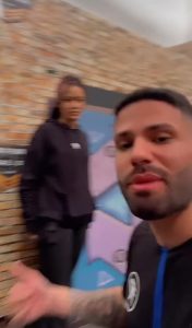 VAZOU? Rapper é visto com a camisa do Fluxo e aquece rumores sobre ida para a organização; Veja 1 VAZOU? Rapper é visto com a camisa do Fluxo e aquece rumores sobre ida para a organização; Veja